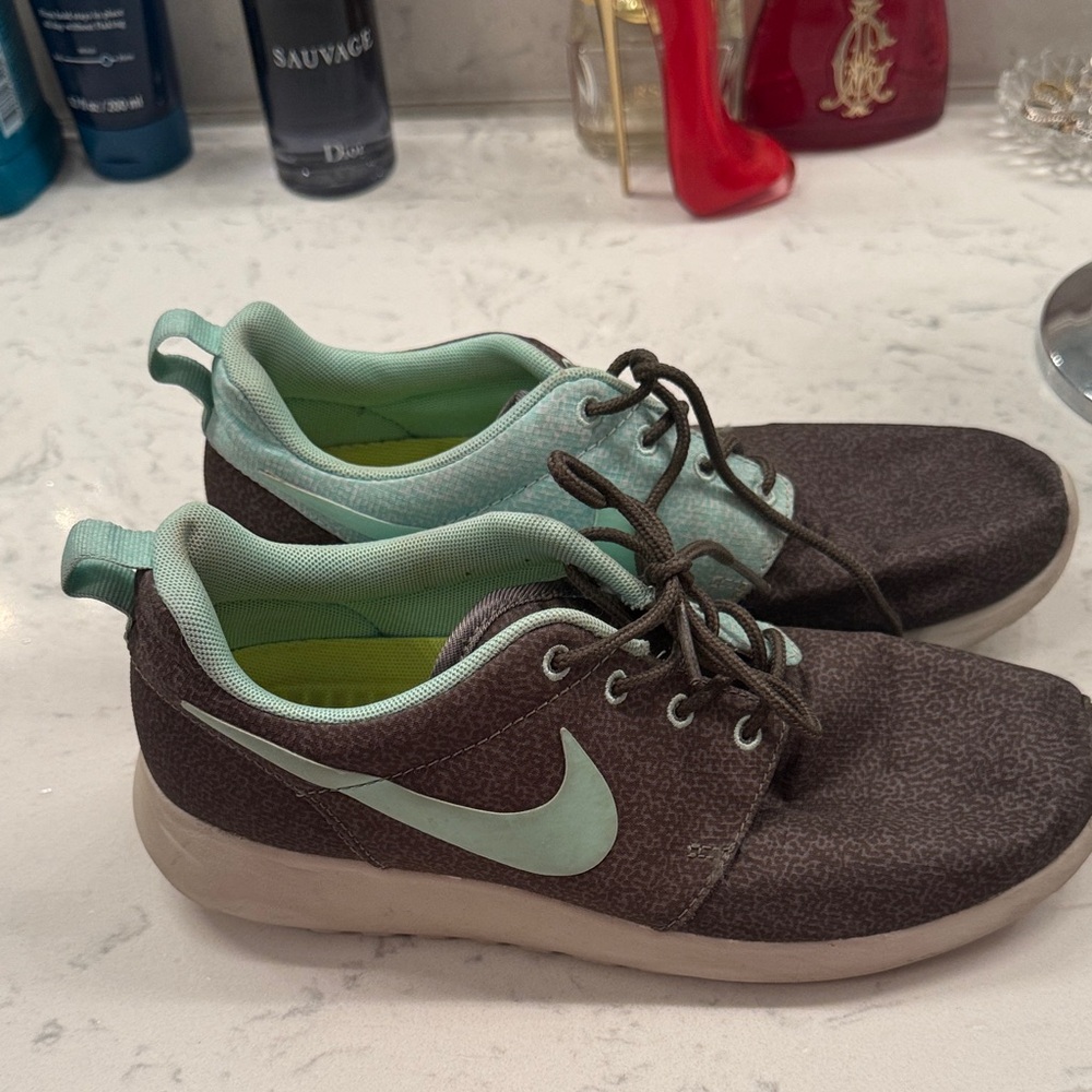 Nike Charcoal and Mint Athletic Shoes - Picture 2 of 4